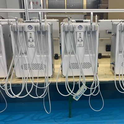 ชุดทันตกรรมแบบพกพาพร้อมเครื่องขูดหินปูนและด้ามจับไฟฉายรักษาโรคสำหรับสัตว์ ใช้ในกรณีการรักษาทางทันตกรรมเคลื่อนที่