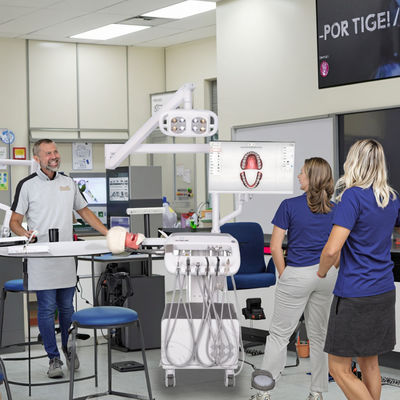 ระบบจำลองการฝึกอบรมช่องปากสำหรับวิทยาลัย ระบบการฝึกอบรมจำลองทางทันตกรรมขั้นสูงพร้อมคอมเพรสเซอร์ ไฟผ่าตัด