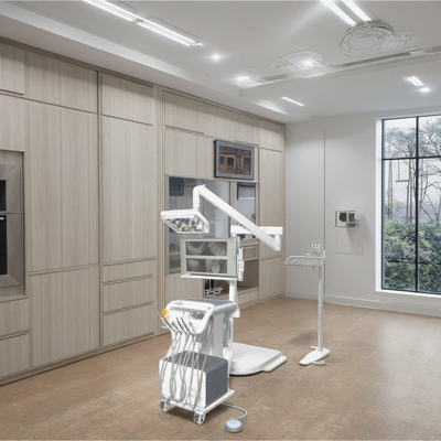 หน่วยส่งฟันระดับสูงที่มีรูปร่างกระพริก LED การดําเนินงานแสง คลินิกฟันมือถือ รถกระบะฟันมือถือ